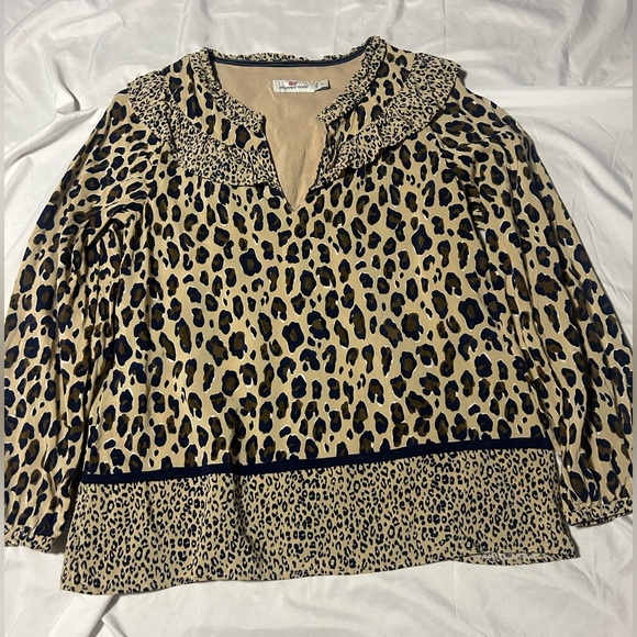 Vineyard Vines Tops - Vineyard Vines Borderline Ruffle Long Sleeve Blouse Women S Cheetah Lined
